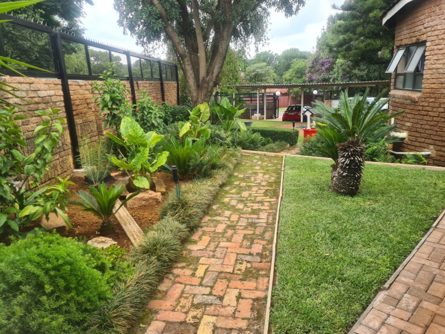 6 Bedroom Property for Sale in Cashan North West